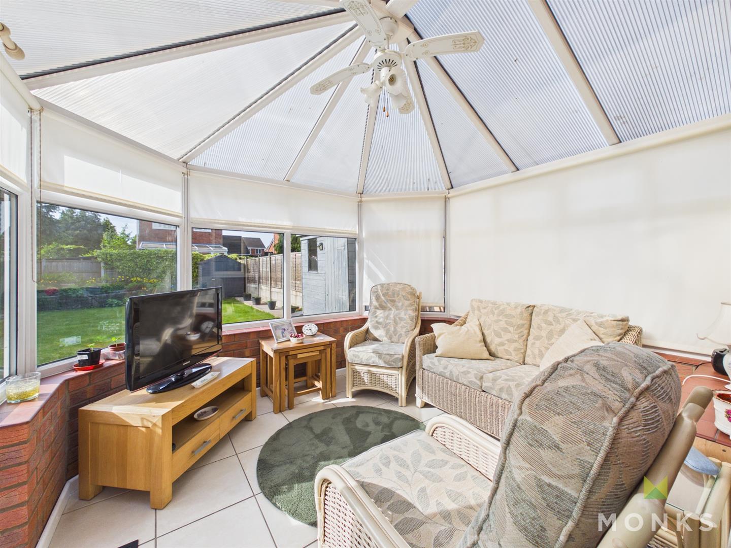 9 Whitfield Close, Oswestry, SY11 2XP For Sale